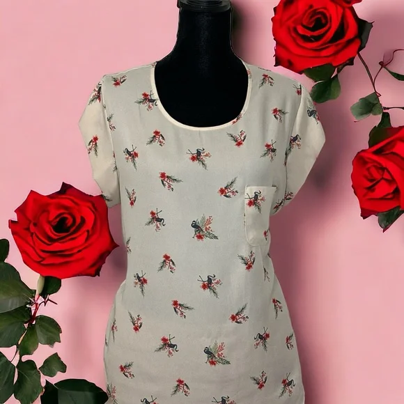 Cream w/ Coral & Green Flamingo Patterned Top - Picture 1 of 1